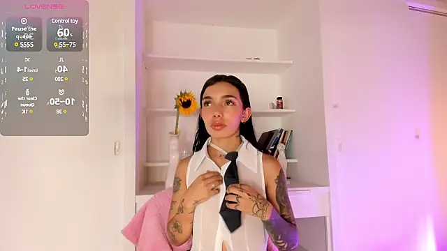 Snapshot of Mollymoon1 chatting on January 9, 2025, 10:09 pm Mollymoon1 online show from January 9, 2025, 10:09 pm