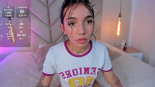 Snapshot of Mollymoon1 chatting on January 24, 2025, 7:39 pm Mollymoon1 online show from January 24, 2025, 7:39 pm