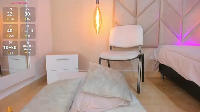 Snapshot of Mollymoon1 chatting on March 9, 2025, 12:42 am Mollymoon1 online show from March 9, 2025, 12:42 am