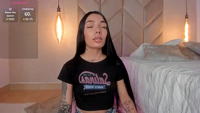 Snapshot of Mollymoon1 chatting on March 22, 2025, 5:41 pm Mollymoon1 online show from March 22, 2025, 5:41 pm