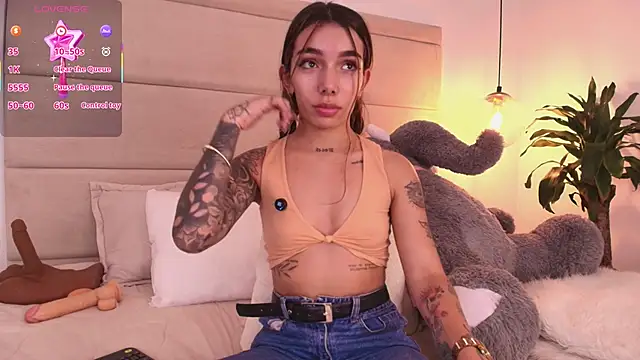 Snapshot of Mollymoon1 chatting on September 18, 2025, 8:00 pm Mollymoon1 online show from September 18, 2025, 8:00 pm