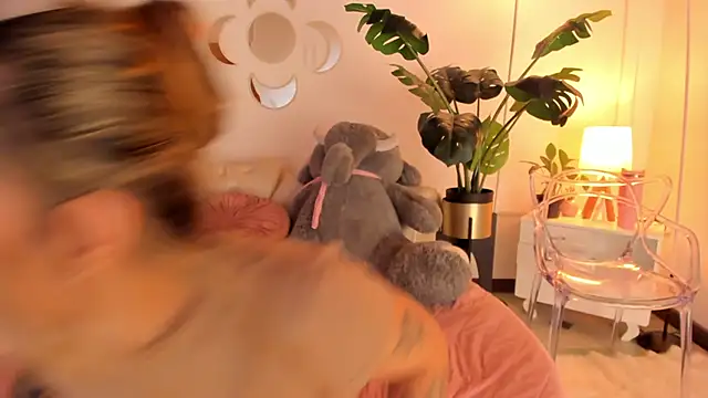 Mollymoon1 online show from February 14, 2026, 7:54 pm