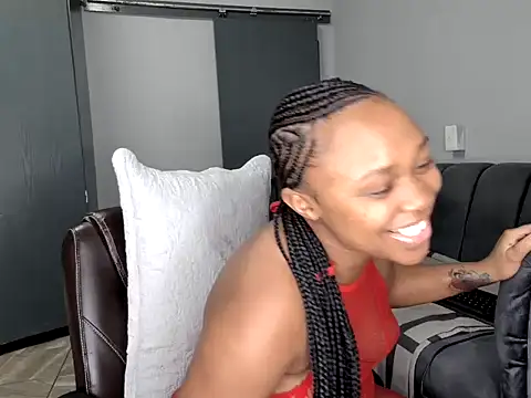 Pearl 00 online show from March 3, 2026, 8:59 pm