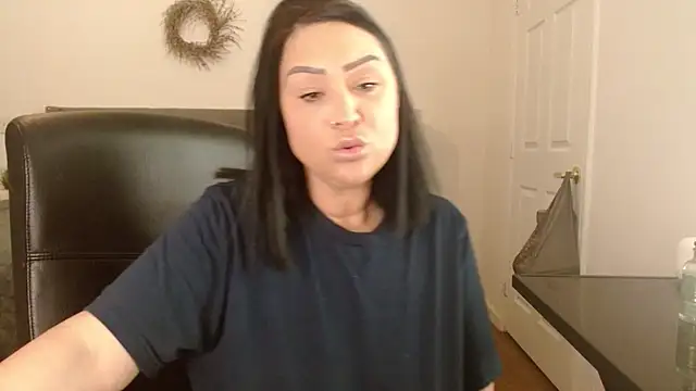 AlyssiaAmoreXO online show from November 7, 2025, 7:47 pm