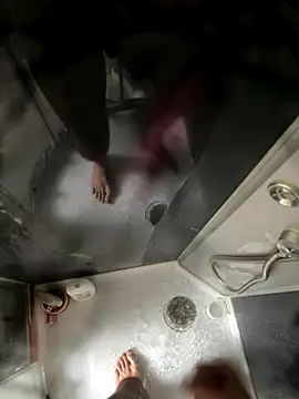 Snapshot of lescro95_ chatting on October 17, 2025, 12:52 pm lescro95 online show from October 17, 2025, 12:52 pm