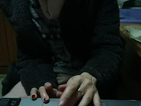 Snapshot of VeneRed chatting on February 9, 2026, 5:39 pm VeneRed online show from February 9, 2026, 5:39 pm