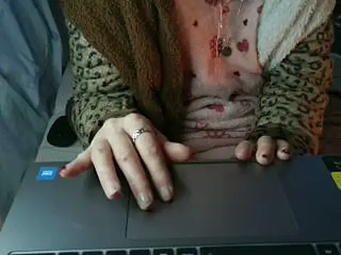 Snapshot of VeneRed chatting on February 15, 2026, 7:51 am VeneRed online show from February 15, 2026, 7:51 am