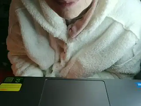 Snapshot of VeneRed chatting on February 16, 2026, 8:16 pm VeneRed online show from February 16, 2026, 8:16 pm