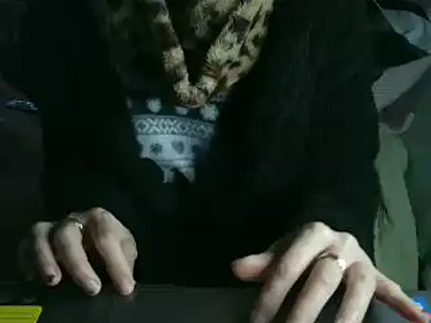 Snapshot of VeneRed chatting on February 24, 2026, 10:57 am VeneRed online show from February 24, 2026, 10:57 am