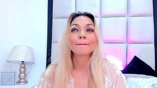 Snapshot of MalorySweet chatting on December 29, 2024, 12:23 pm MalorySweet online show from December 29, 2024, 12:23 pm