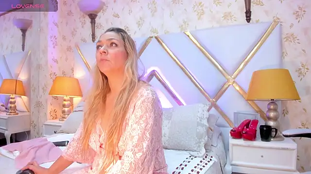 Snapshot of MalorySweet chatting on December 30, 2024, 12:20 pm MalorySweet online show from December 30, 2024, 12:20 pm