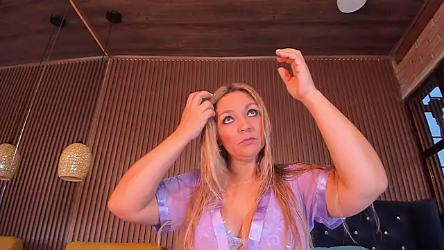 Snapshot of MalorySweet chatting on February 11, 2025, 11:54 am MalorySweet online show from February 11, 2025, 11:54 am