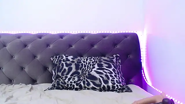 TiffanyPeretz online show from September 17, 2025, 5:36 pm