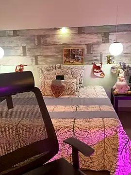 Alisha-Bond online show from December 2, 2024, 11:18 pm