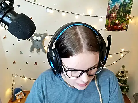 DivaMarisa online show from December 23, 2024, 4:50 pm