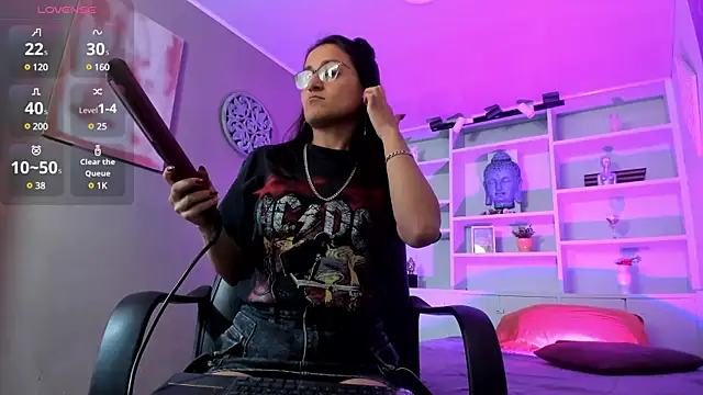 Lucy Williiams online show from March 10, 2025, 8:56 pm