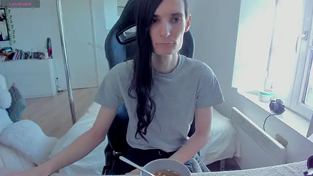 CeriseLapine online show from March 16, 2025, 8:32 am