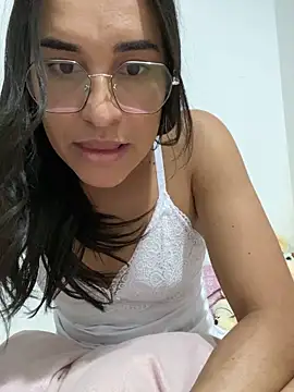 cleolimahot3 online show from January 4, 2025, 1:21 am