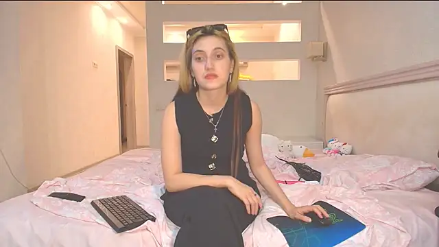 Iren online show from October 22, 2025, 9:25 pm