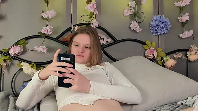 LilianSwall online show from December 1, 2024, 7:36 pm