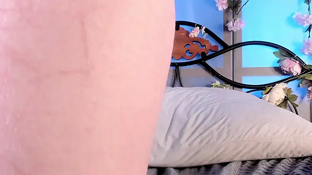 LilianSwall online show from December 16, 2024, 8:58 pm