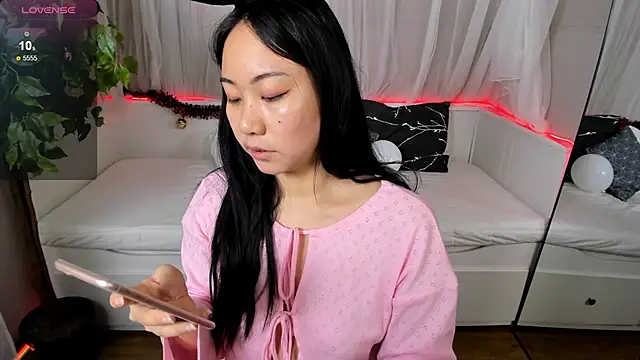 Snapshot of Inari_Okami_ chatting on December 10, 2024, 9:01 am Inari Okami online show from December 10, 2024, 9:01 am