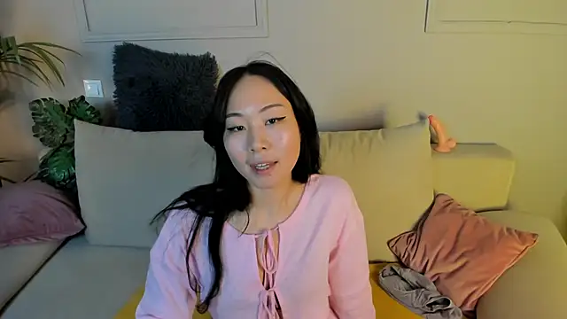 Snapshot of Inari_Okami_ chatting on December 18, 2024, 8:20 am Inari Okami online show from December 18, 2024, 8:20 am