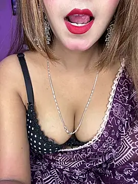 Diamond queeen online show from March 16, 2026, 2:54 pm