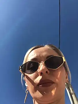 Diamond Bunny  online show from March 7, 2025, 11:40 am