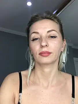 Diamond Bunny  online show from March 19, 2025, 6:55 pm