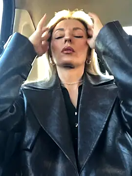 Diamond Bunny  online show from November 7, 2025, 12:38 pm