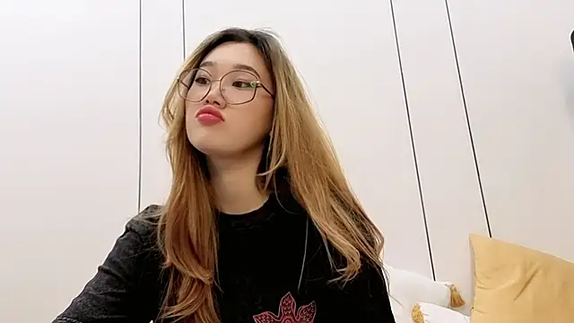 Snapshot of Jennatyan chatting on February 5, 2026, 7:35 am Jennatyan online show from February 5, 2026, 7:35 am