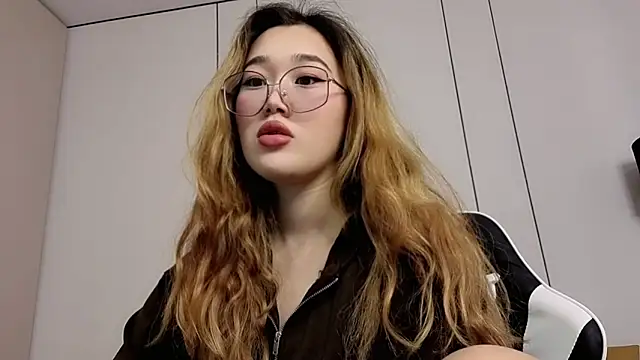 Snapshot of Jennatyan chatting on February 22, 2026, 6:13 am Jennatyan online show from February 22, 2026, 6:13 am