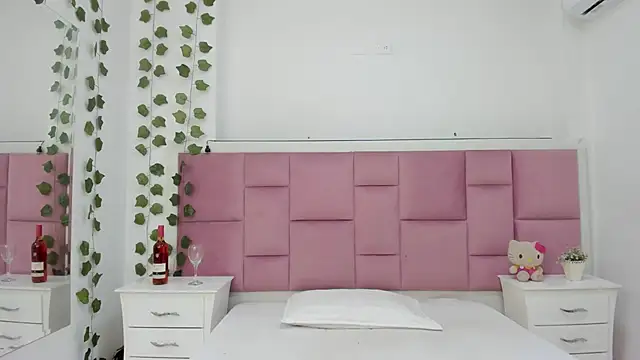 Snapshot of kaily_sweet1 chatting on February 4, 2026, 11:05 am kaily sweet1 online show from February 4, 2026, 11:05 am