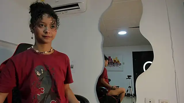 Snapshot of Milanxht chatting on January 19, 2025, 9:02 pm Milanxht online show from January 19, 2025, 9:02 pm