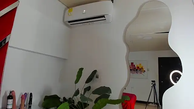 Snapshot of Milanxht chatting on March 1, 2025, 9:26 pm Milanxht online show from March 1, 2025, 9:26 pm