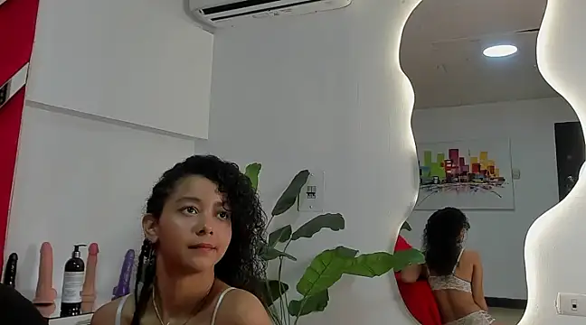 Snapshot of Milanxht chatting on March 3, 2025, 8:43 pm Milanxht online show from March 3, 2025, 8:43 pm