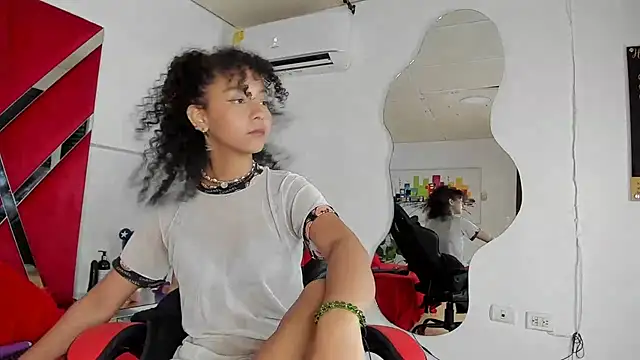 Snapshot of Milanxht chatting on March 12, 2025, 8:52 pm Milanxht online show from March 12, 2025, 8:52 pm