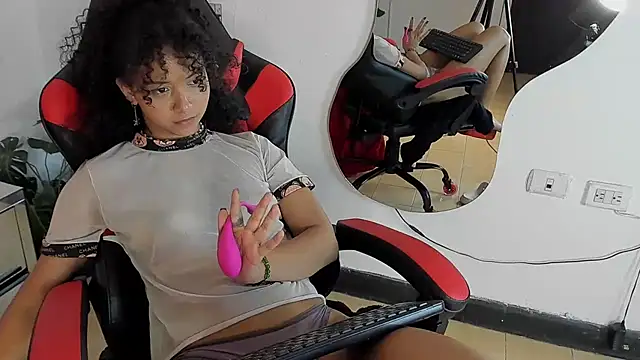 Snapshot of Milanxht chatting on March 12, 2025, 11:54 pm Milanxht online show from March 12, 2025, 11:54 pm