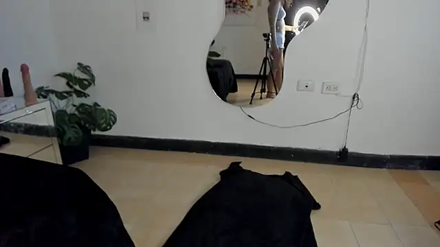 Snapshot of Milanxht chatting on March 18, 2025, 9:32 pm Milanxht online show from March 18, 2025, 9:32 pm