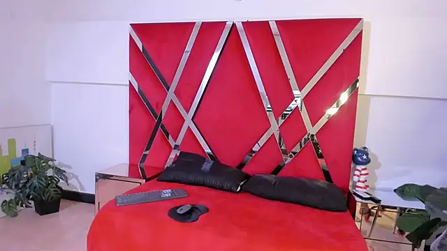 Snapshot of Milanxht chatting on October 10, 2025, 8:30 pm Milanxht online show from October 10, 2025, 8:30 pm