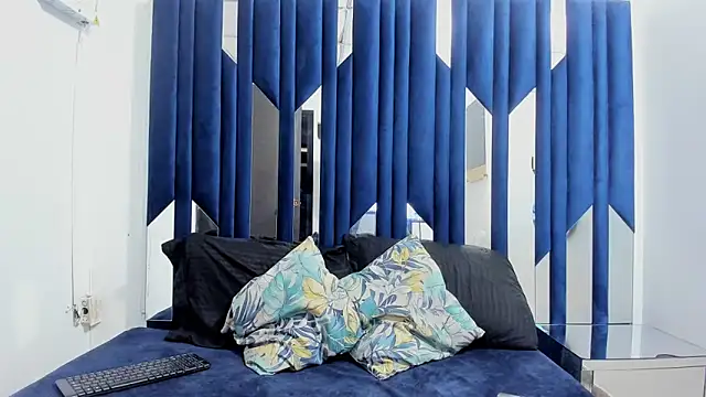 Snapshot of Milanxht chatting on October 27, 2025, 6:56 pm Milanxht online show from October 27, 2025, 6:56 pm