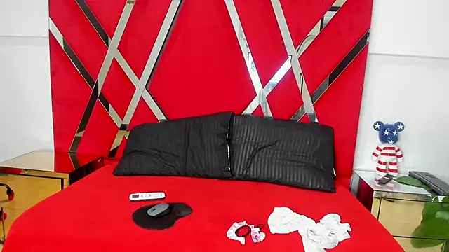 Snapshot of Milanxht chatting on November 9, 2025, 8:29 pm Milanxht online show from November 9, 2025, 8:29 pm