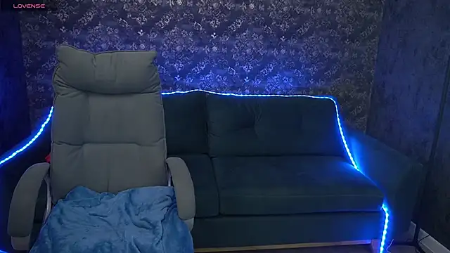 ElysLunar online show from December 4, 2024, 4:49 pm