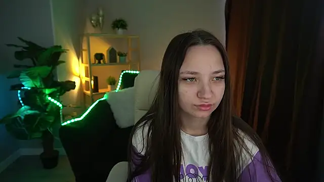 ElysLunar online show from December 20, 2024, 6:08 am