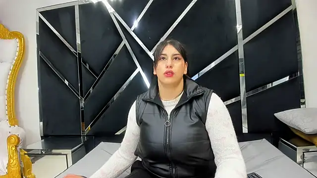 Snapshot of Criistaal_ chatting on May 24, 2026, 3:11 am Criistaal online show from May 24, 2026, 3:11 am