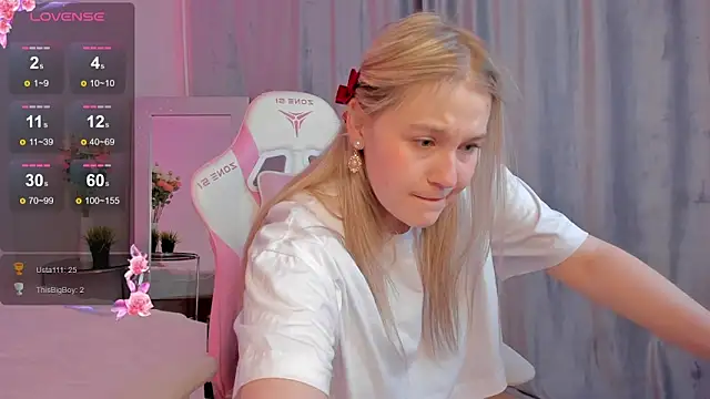 Snapshot of Colleen_Blake chatting on February 19, 2025, 9:03 pm Colleen Blake online show from February 19, 2025, 9:03 pm