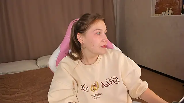 Snapshot of Colleen_Blake chatting on October 1, 2025, 4:46 pm Colleen Blake online show from October 1, 2025, 4:46 pm