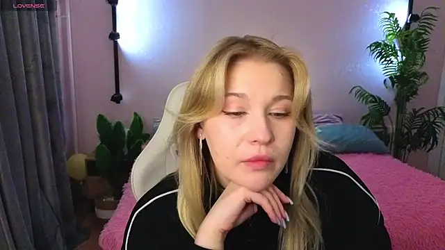 Snapshot of Colleen_Blake chatting on April 21, 2026, 4:45 pm Colleen Blake online show from April 21, 2026, 4:45 pm