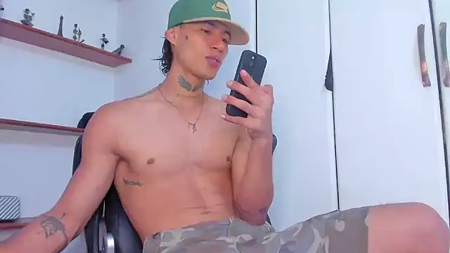Snapshot of Jonryder_ chatting on May 18, 2026, 12:40 am Jonryder online show from May 18, 2026, 12:40 am